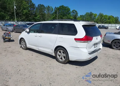 2013 Toyota Sienna Le V6 8 Passenger from USA, damaged, VIN 5TDKK3DC5DS352079